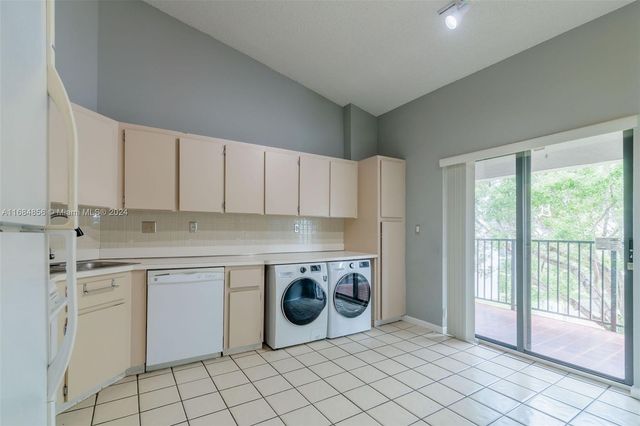 $2,350 | 6745 Southwest 132nd Avenue, Unit 307 | Kendale Lakes