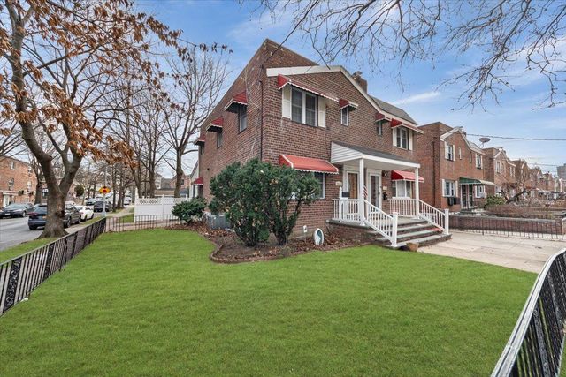 $675,000 | 1968 Mulford Avenue | Pelham Bay