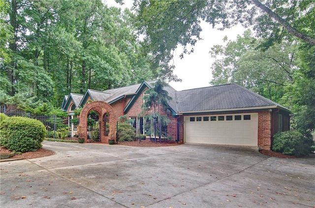 $1,400,000 | 2341 Habersham Drive Southwest