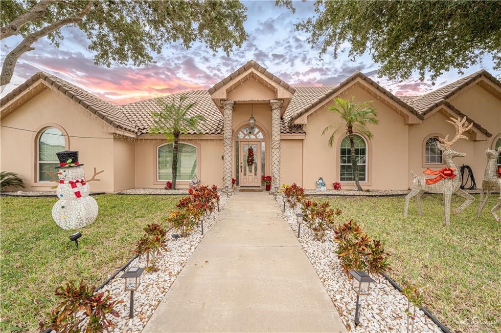 Mediterranean / spanish-style home with a yard