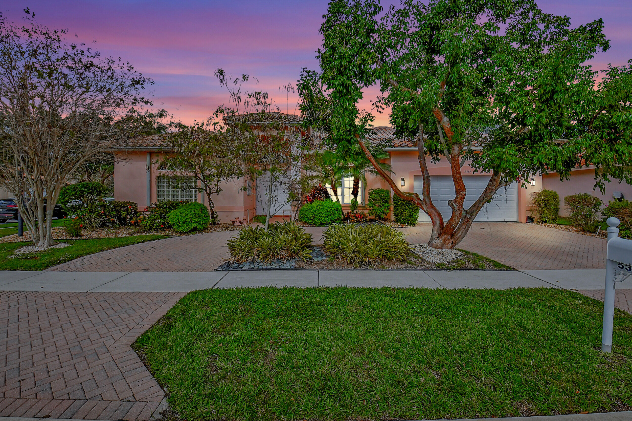 a view of a yard in front of a house