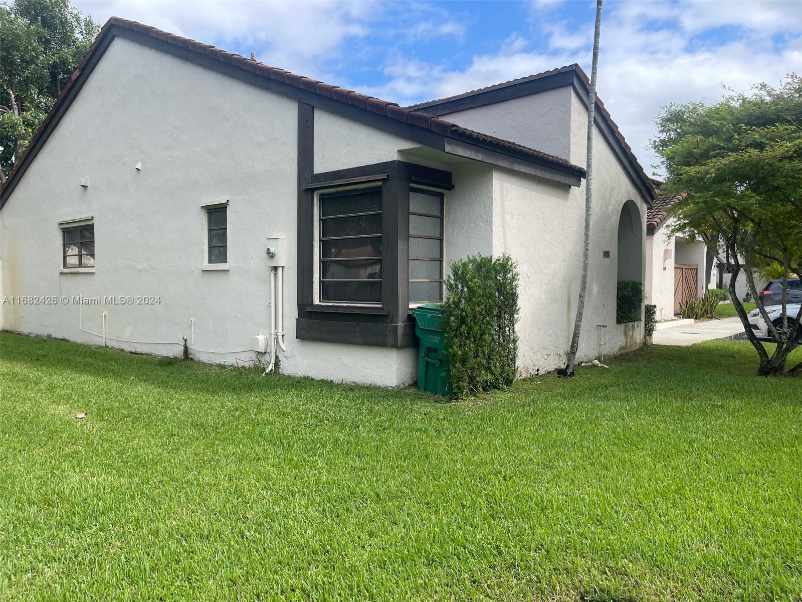 a view of a house with a yard