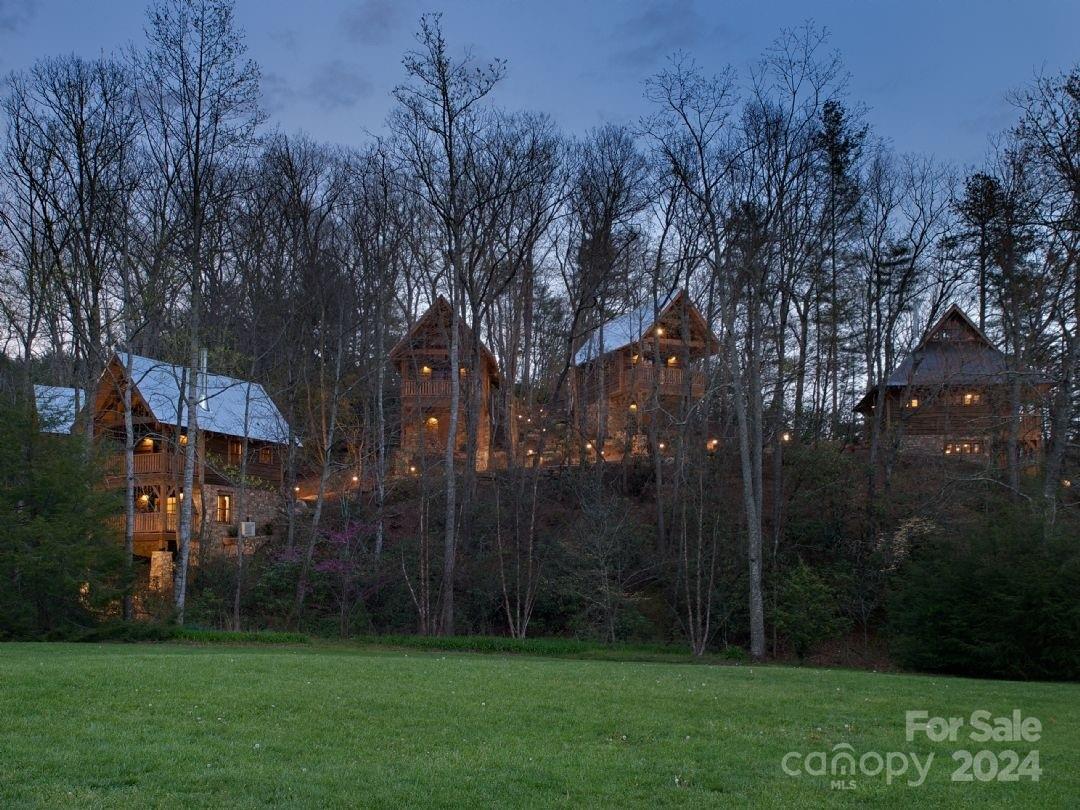 a view of a yard in front of house