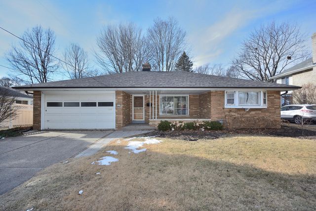 $299,900 | 2529 North Swan Boulevard | Wauwatosa