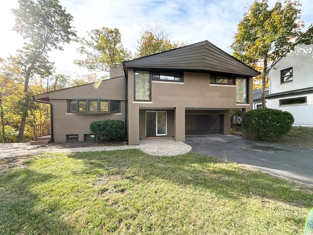 $875,000 | 200 Ivy Lane | Highland Park