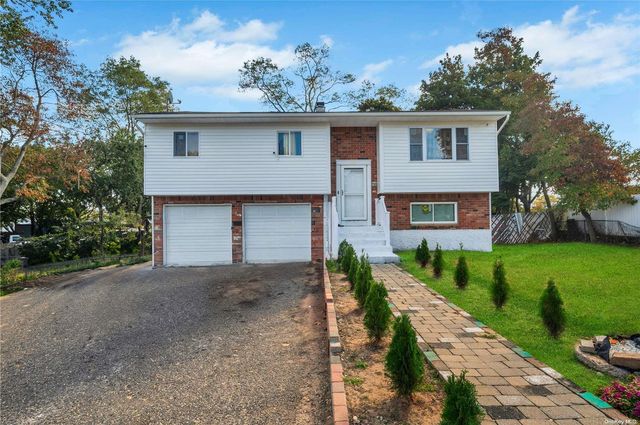 $640,000 | 88 Glenmore Avenue | Central Islip