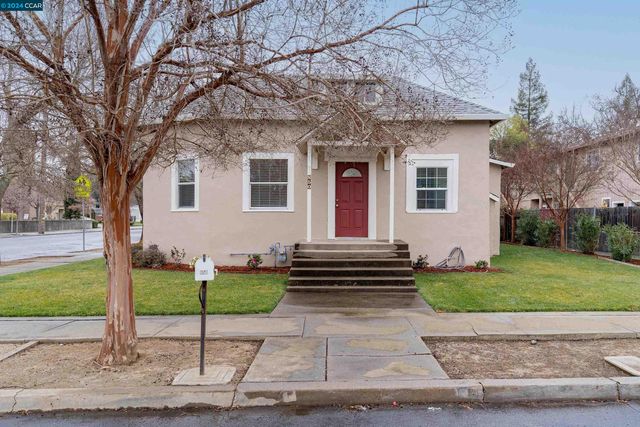 $999,000 | 850 Caymus Street | Central Napa