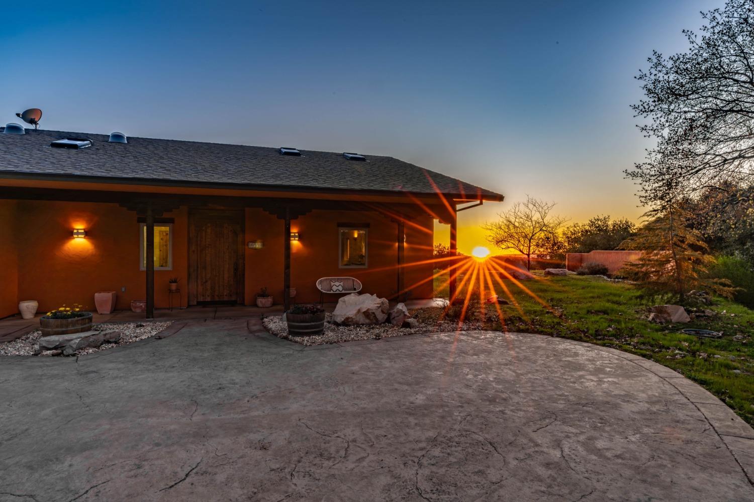 a view of outdoor space with porch and entertaining space