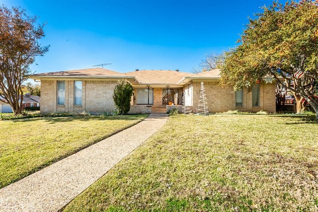 $2,100 | 8403 Lullwater Drive | Old Lake Highlands