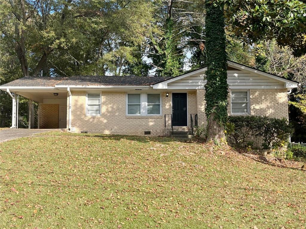 a front view of house with yard