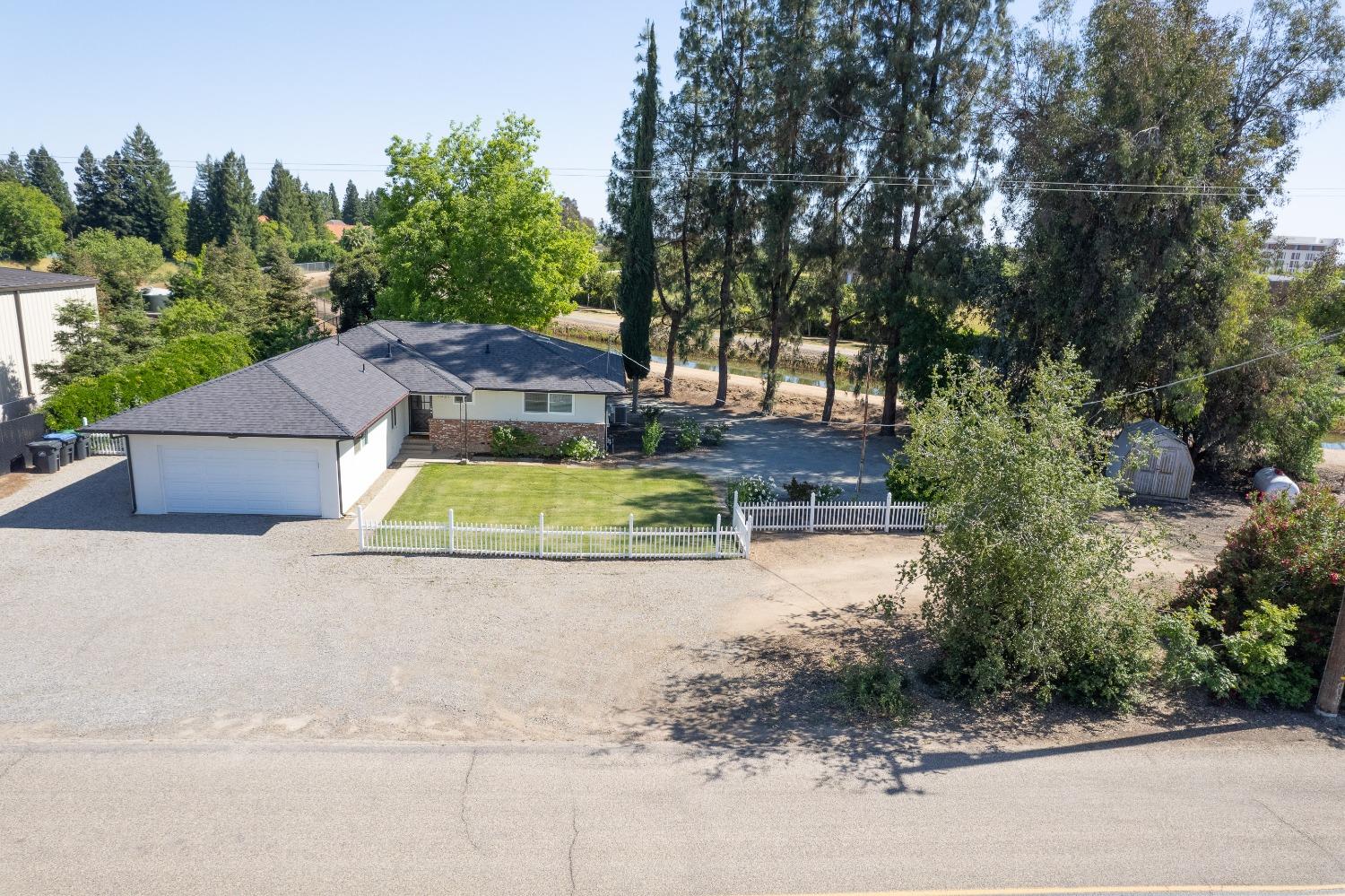 a view of yard with tree in front of it