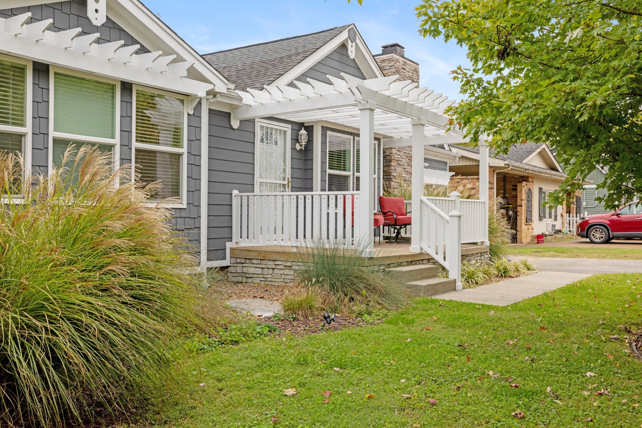 a view of a house with backyard and a tree