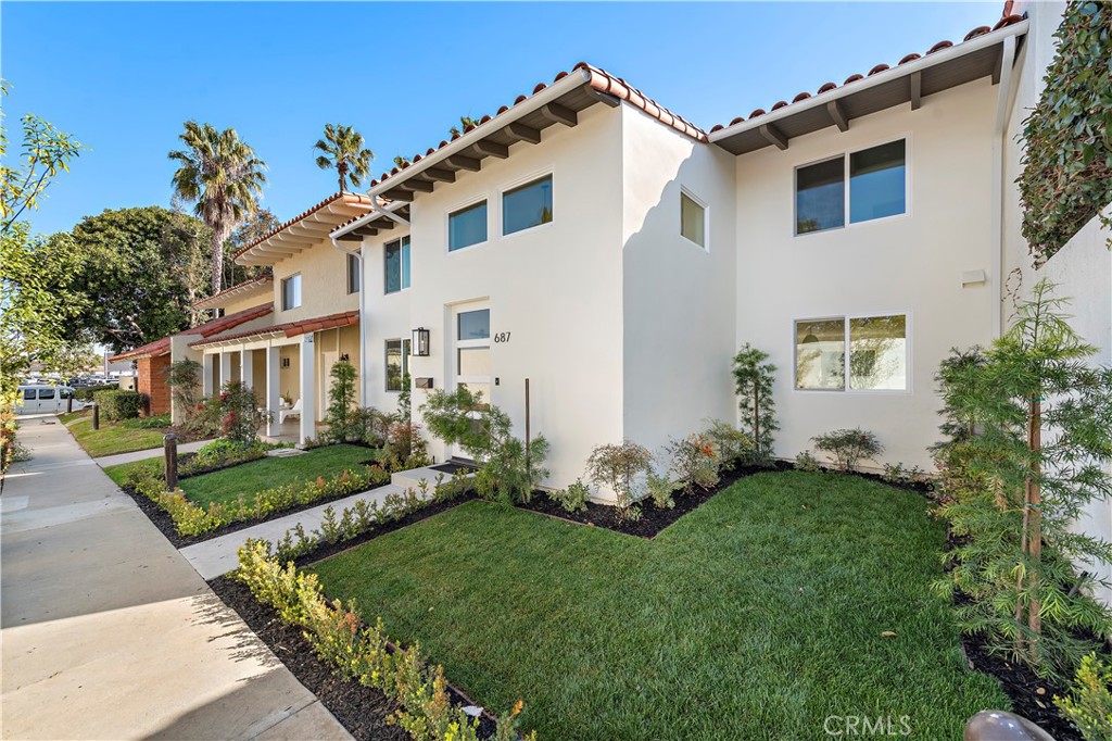 687 Vista Bonita Newport Beach CA 92660 Compass