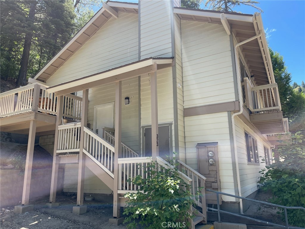 a view of a house with backyard and deck