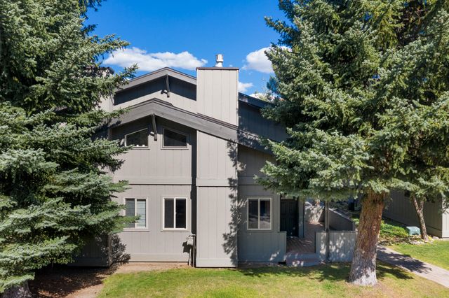 $895,000 | 108 Pinewood Lane, Unit 104 | Ketchum