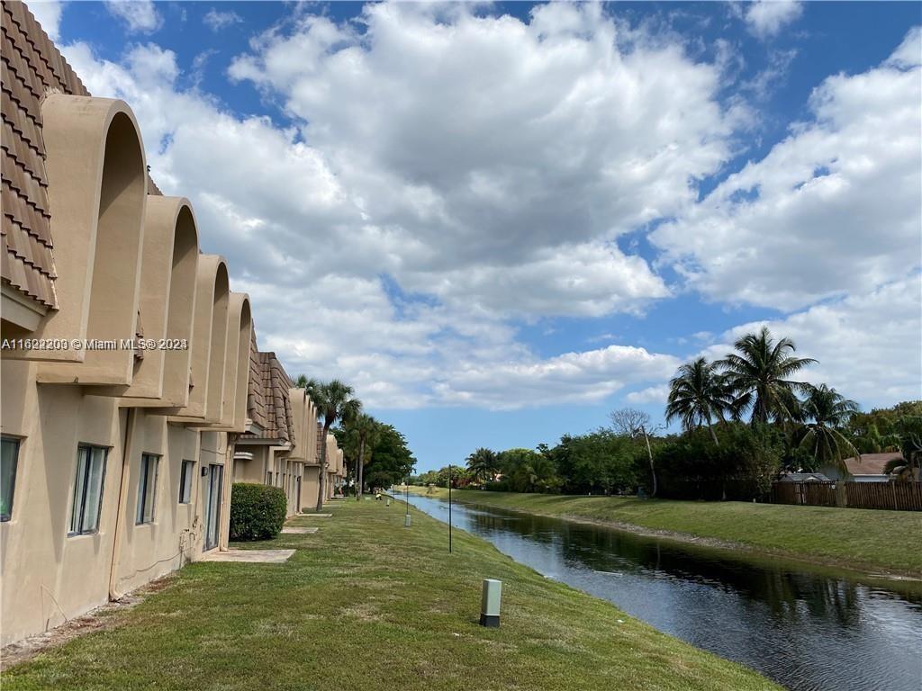 a view of residential houses with outdoor space