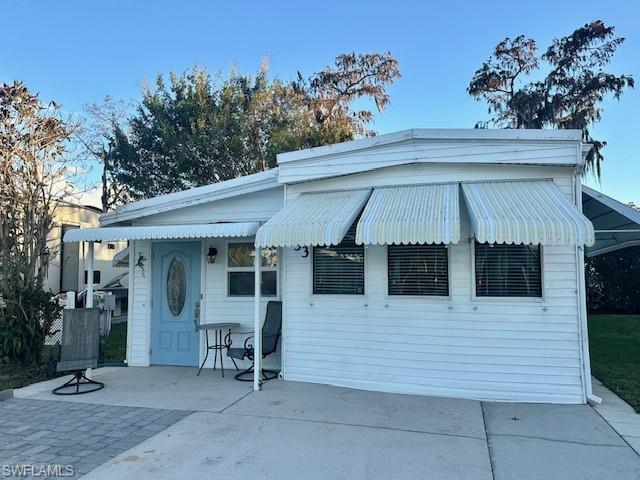 a view of a house with garage