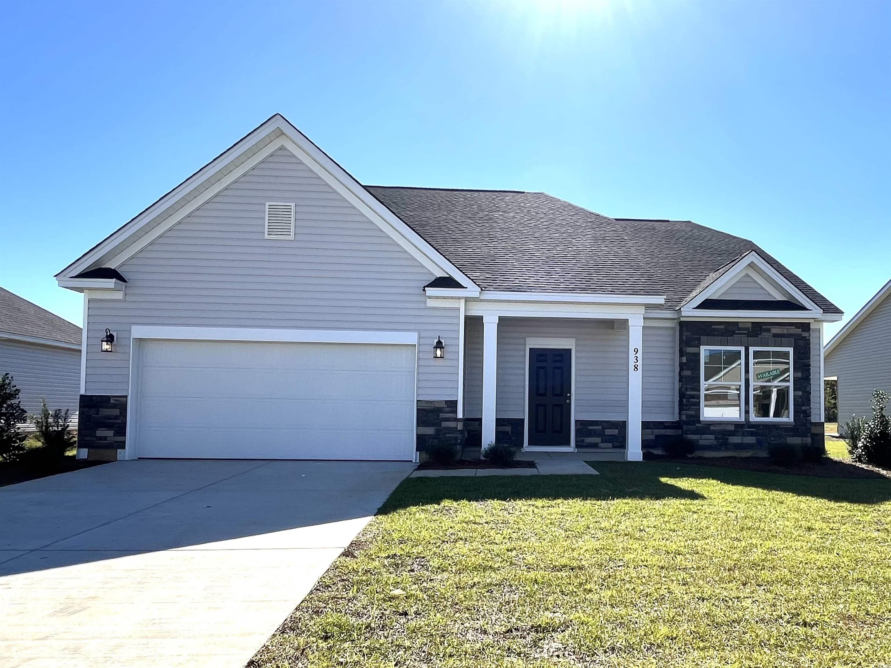 View of front facade featuring a front yard and a