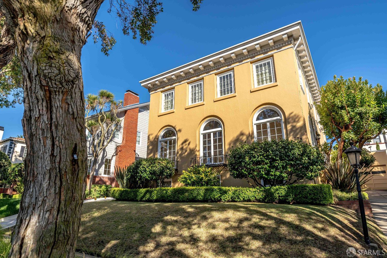 a view of a back yard of the house