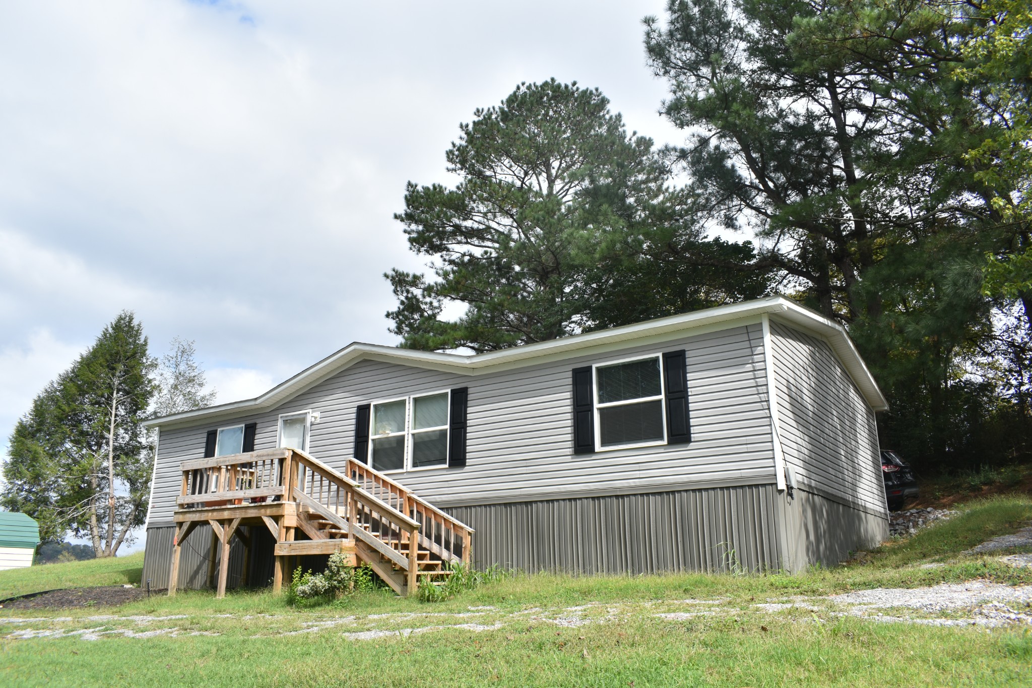 a view of a house with a yard