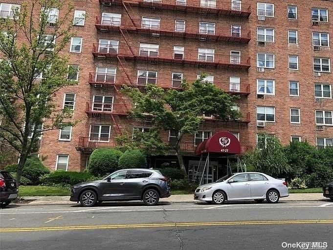 a car parked in front of a building