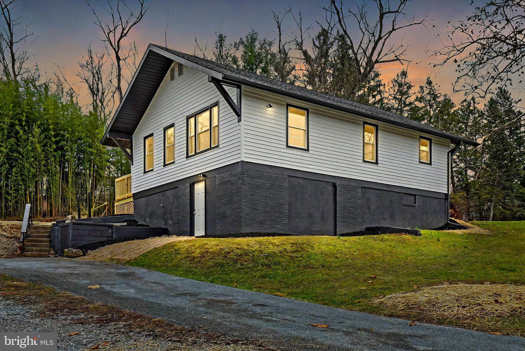 a view of a house with a yard