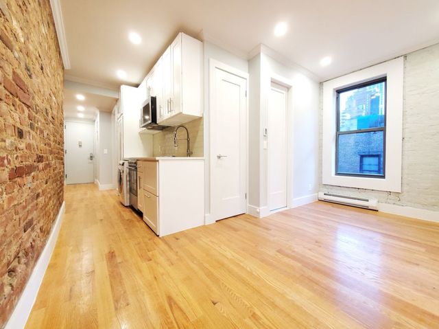 $3,895 | 1685 1st Avenue, Unit 24 | Upper East Side