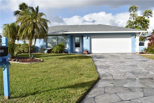 $599,999 | 2035 Southeast 25th Lane | Cape Coral