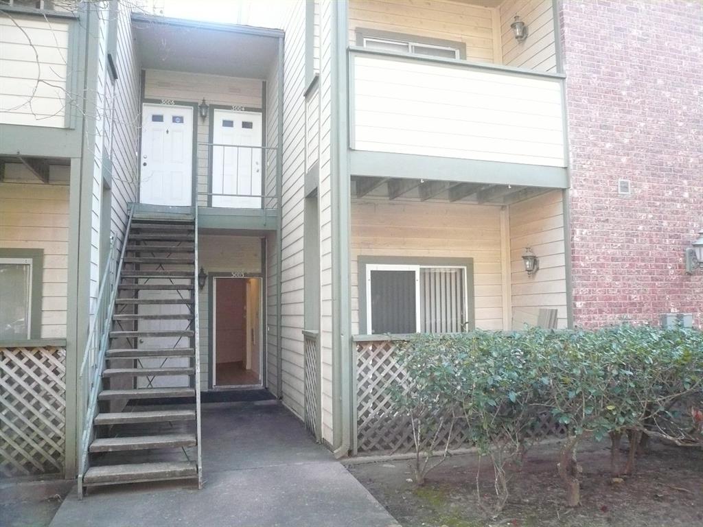 a view of a house with a small entryway