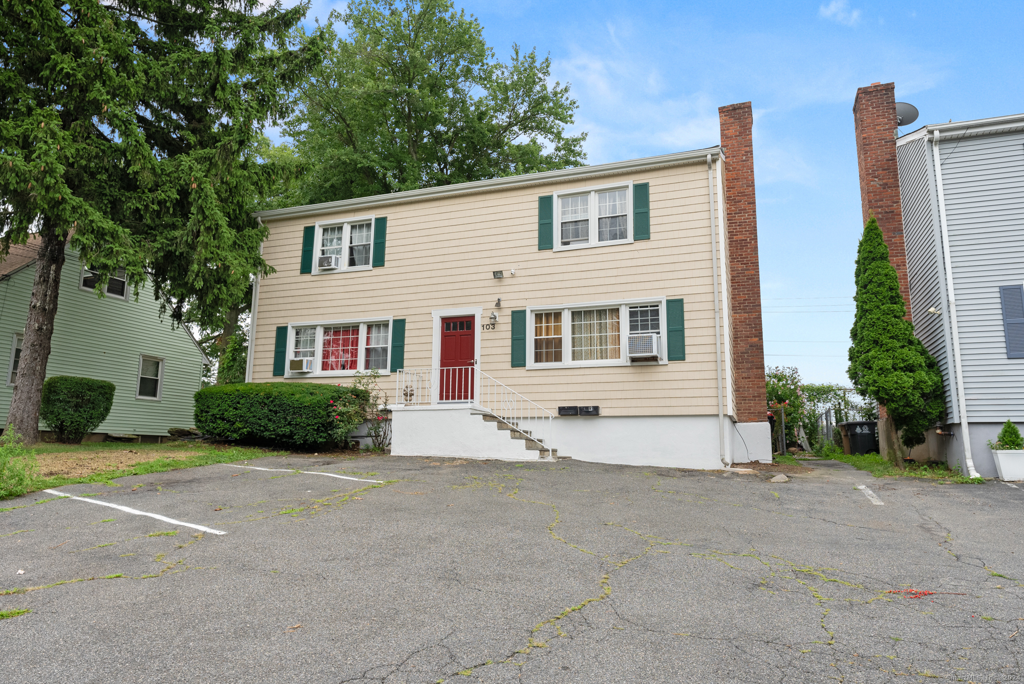 Exceptional Side-by-Side Duplex in the Heart of Glenbrook!