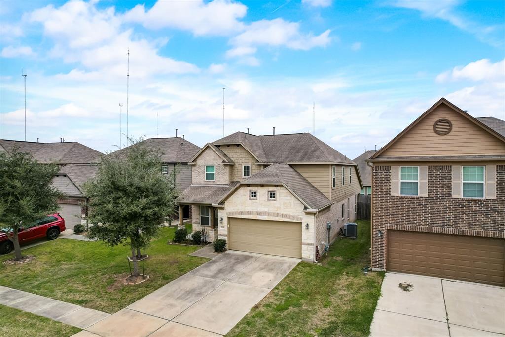 a view of house with a yard