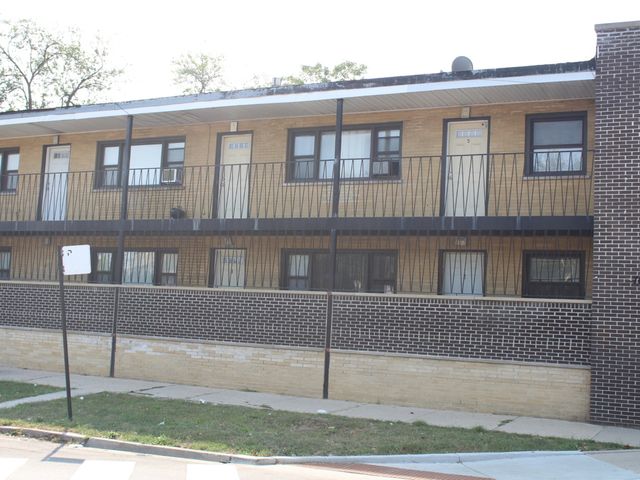 $875 | 7642 South Exchange Avenue, Unit 5 | South Shore