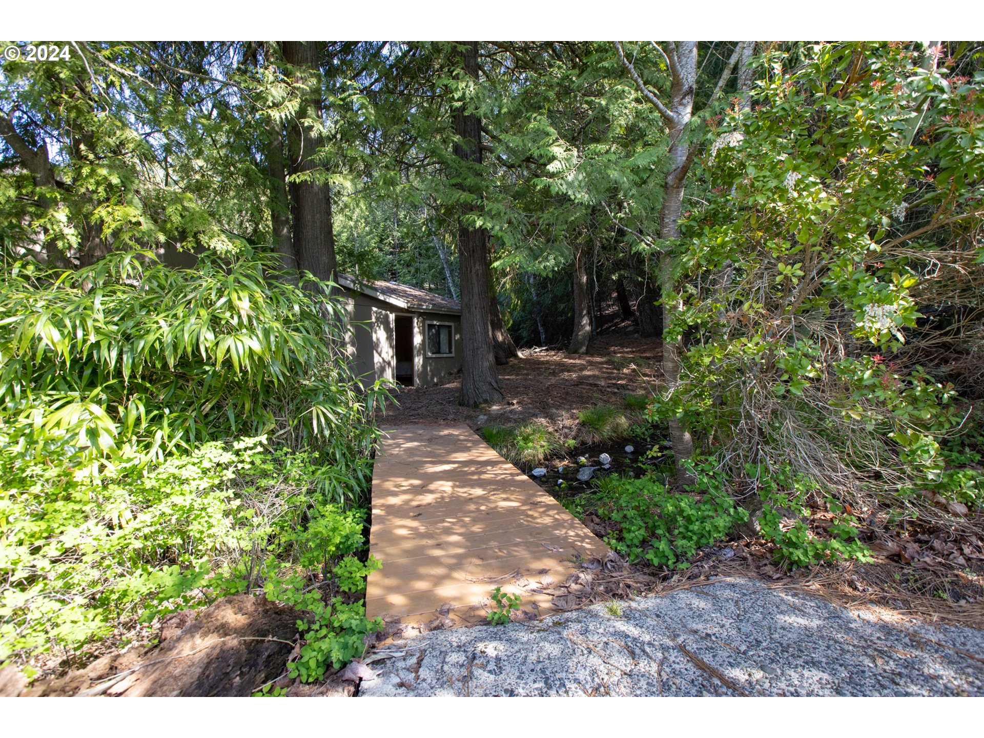 a view of a pathway both side of house