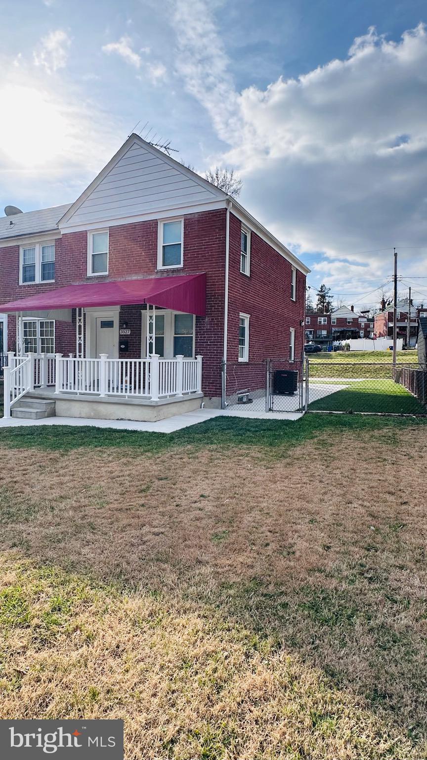 a view of a house with a yard