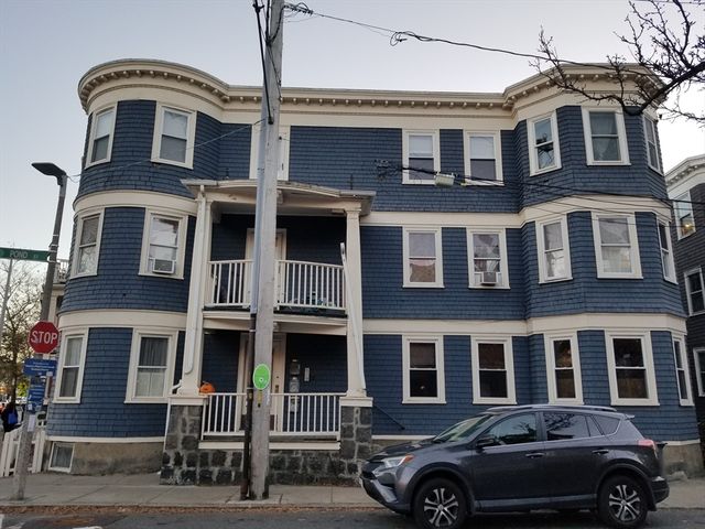 $2,900 | 2 Pond Street, Unit 1 | Jamaica Plain