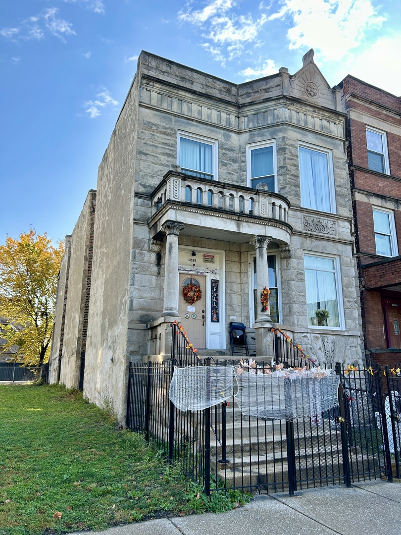 front view of house with a yard