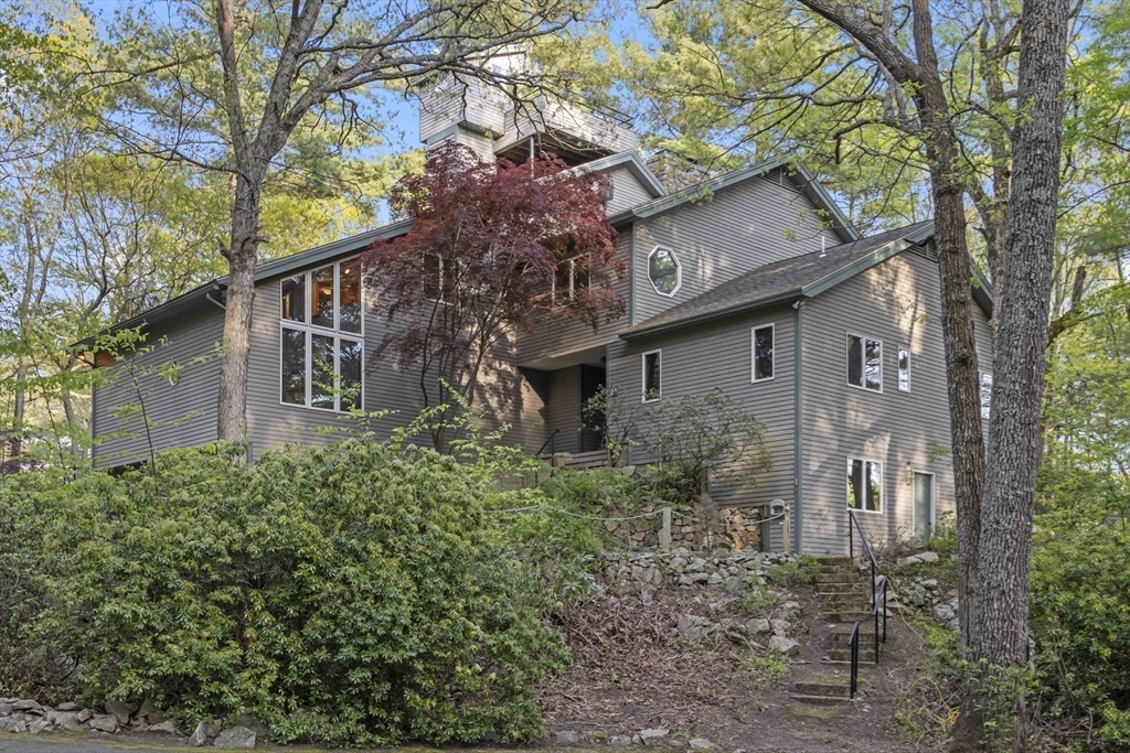 a house view with a outdoor space