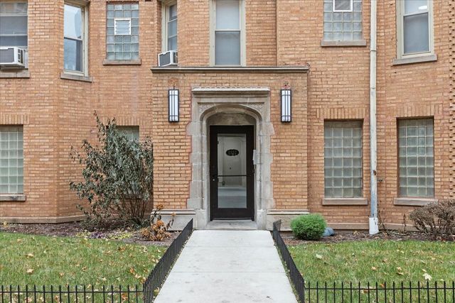 $1,886 | 1357 West Estes Avenue, Unit R1 | East Rogers Park