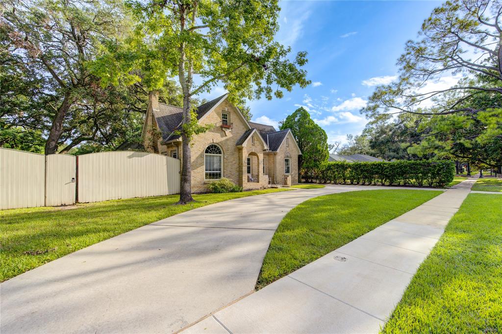 Welcome home to 3123 University Blvd in one of Houston's most esteemed communities close to the Medical Center and in the center of town. Located on one of the largest lots in West University! Move in and build your dream home on this coveted lot.