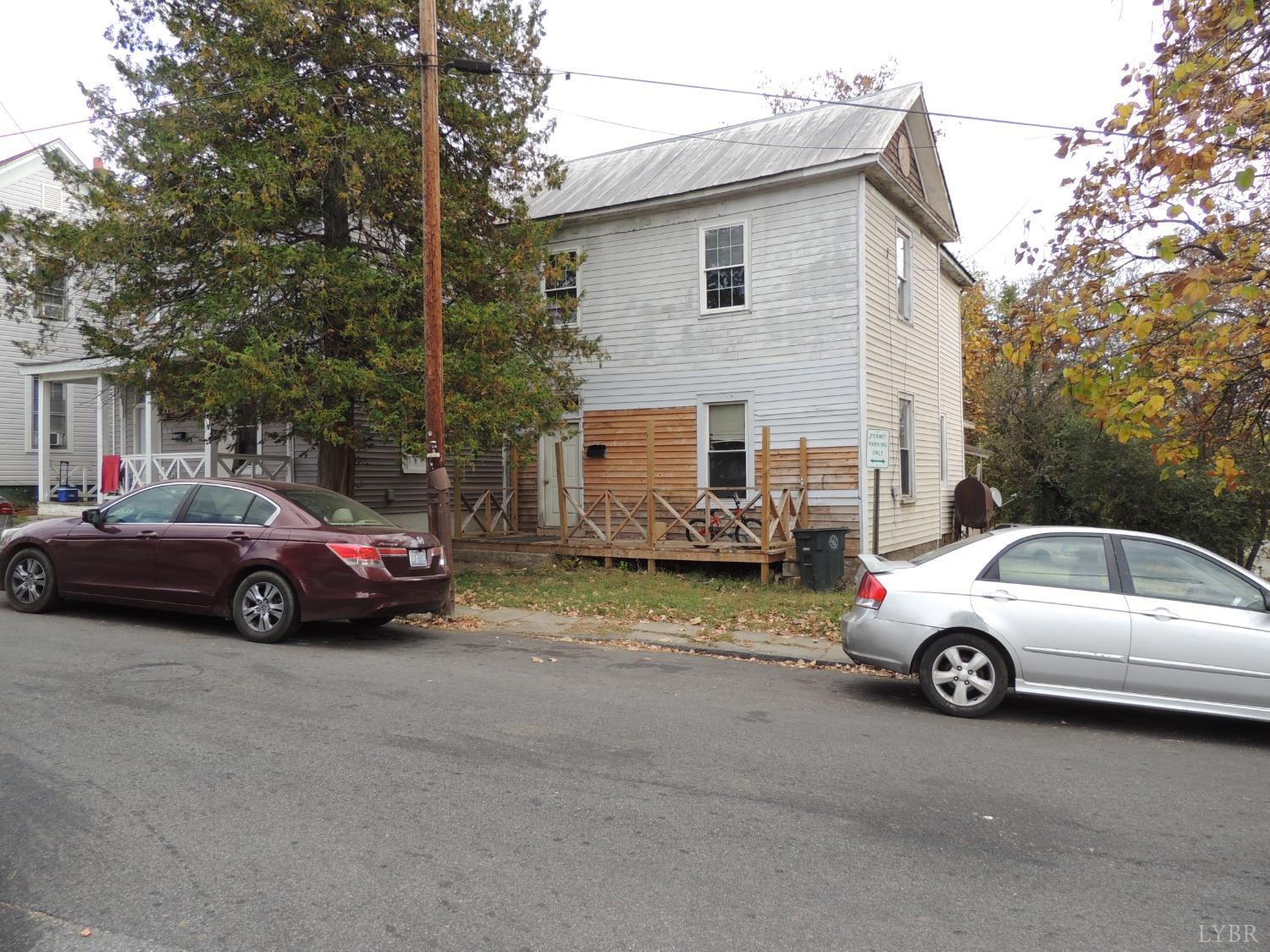 a view of a cars parked in front of a house