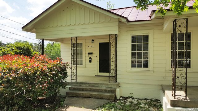 $1,100 | 6701 Broadway Street, Unit B | Alamo Heights