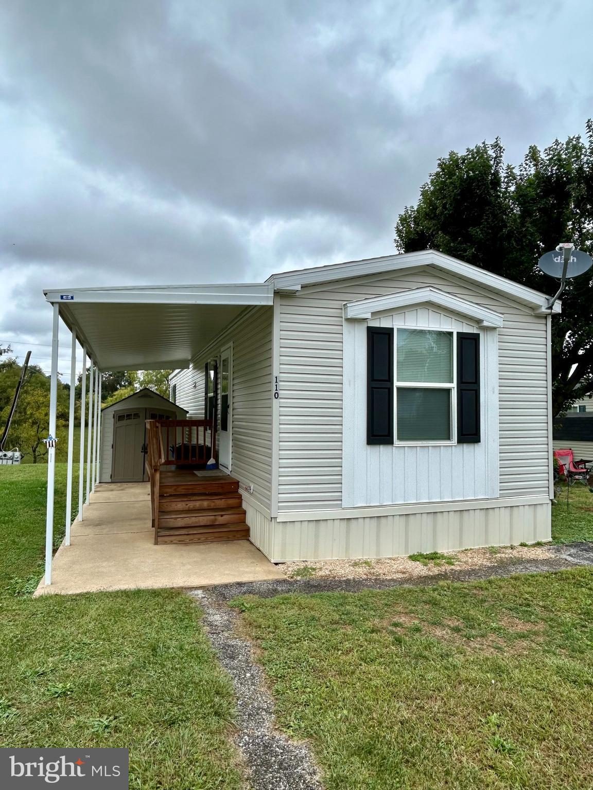 a view of house with yard