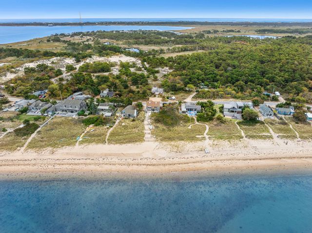 $995,000 | 203 Shore Road | Amagansett North