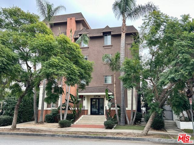 $4,750 | 11734 Montana Avenue, Unit 408 | Brentwood