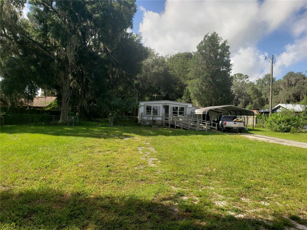 front of the property.. view from the street