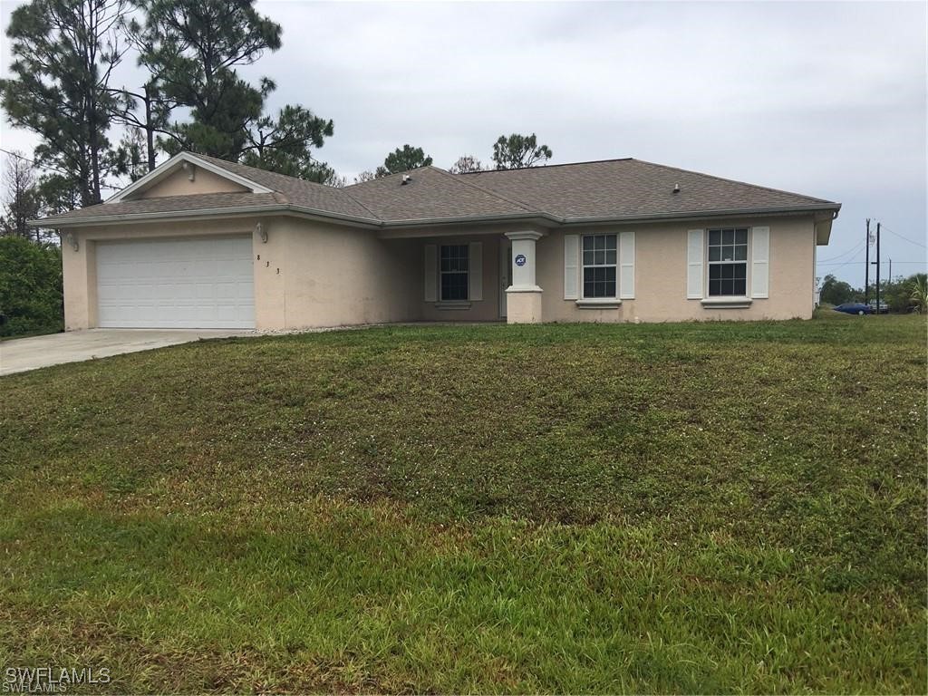 a view of a house with a yard