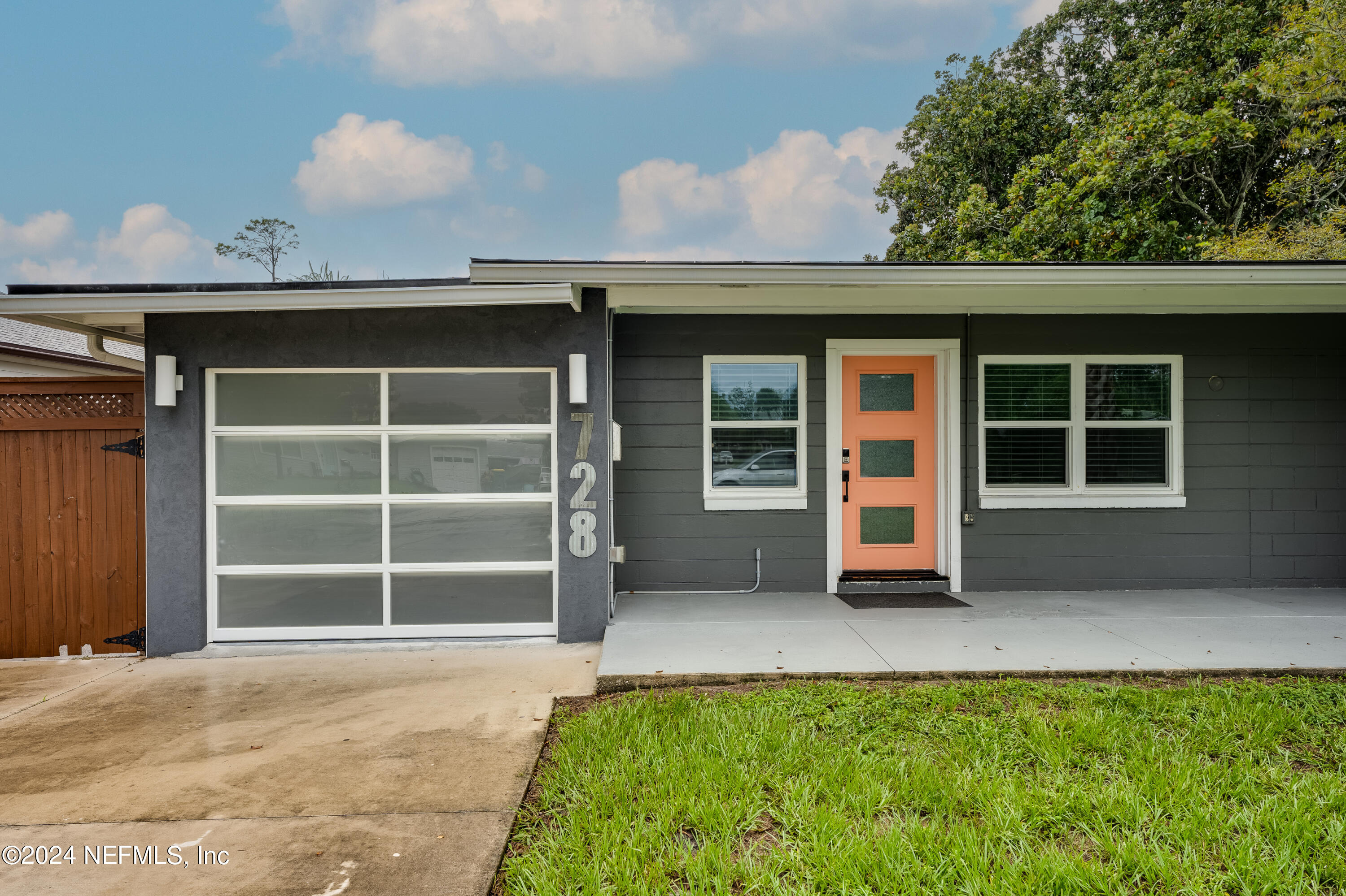 a view of a house with a yard and garage