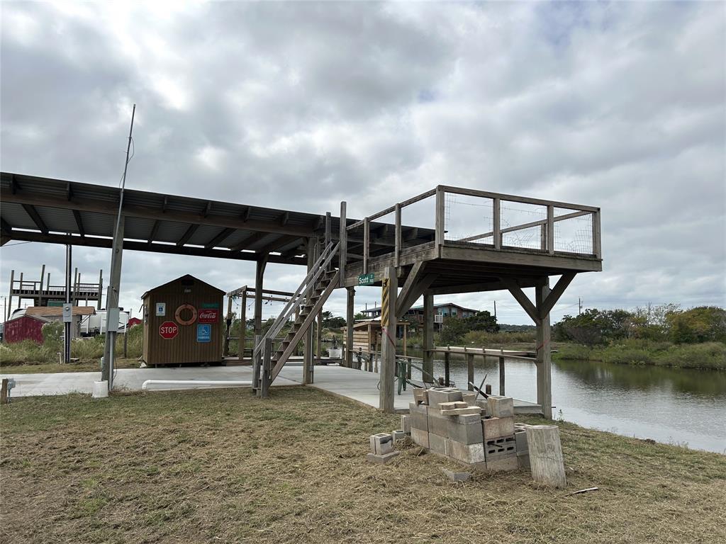 You get 2 lots, storage shed, entertainment decks, commercial grade concrete pad to park your RV, and your own Private fishing pier!