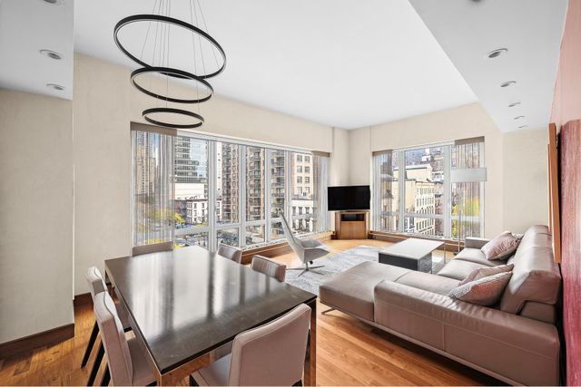 $8,850 | 250 East 53rd Street, Unit 804 | Midtown East