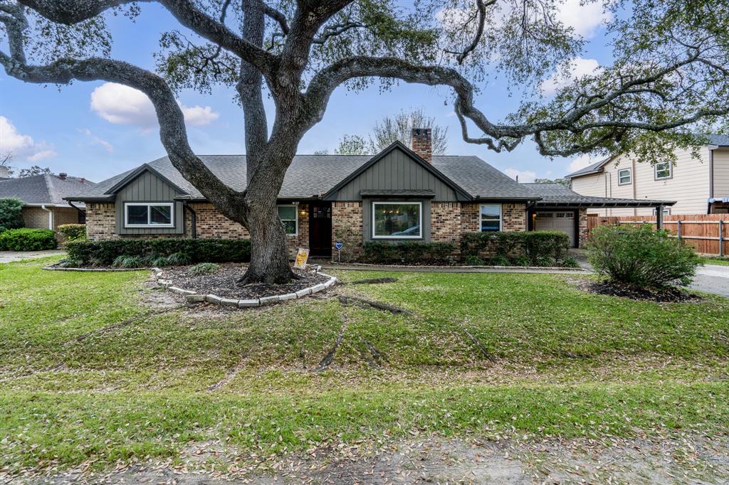 Impeccably updated ranch style home on an oversized lot in the established neighborhood of Holly Oaks in Spring Branch.  Easy access to I-10, Memorial City, and City Centre makes this home an ideal location for both work and living the good life!